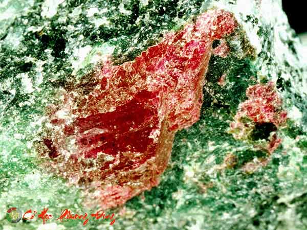 Thạch Trung Ẩn Ngọc là cách nói ẩn dụ của cổ nhân khi Cự Môn hội hợp được Cát diệu...